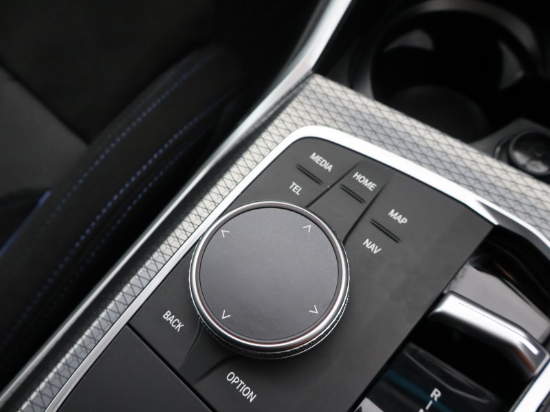 2025 (75) BMW 3 SERIES 330e 22.3 kWh M Sport 4dr Step Auto 5013998