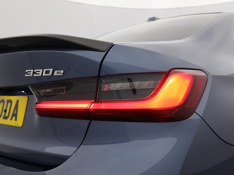 2025 (75) BMW 3 SERIES 330e 22.3 kWh M Sport 4dr Step Auto 5013965