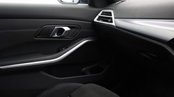 2025 (75) BMW 3 SERIES 330e 22.3 kWh M Sport 4dr Step Auto 5014021