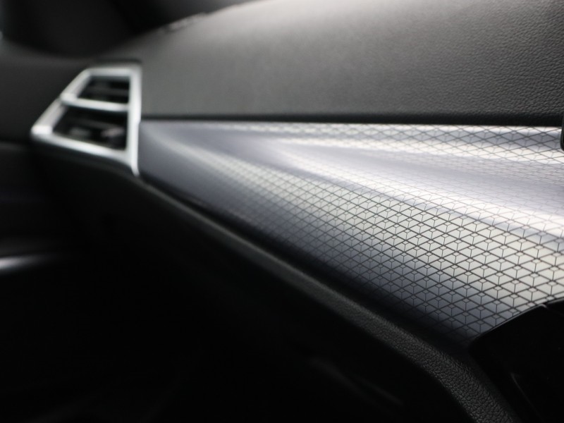 2025 (75) BMW 3 SERIES 330e 22.3 kWh M Sport 4dr Step Auto 5014020