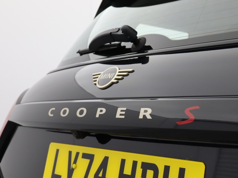 2024 (74) MINI COOPER 2.0 S Classic 3dr Auto 4709790