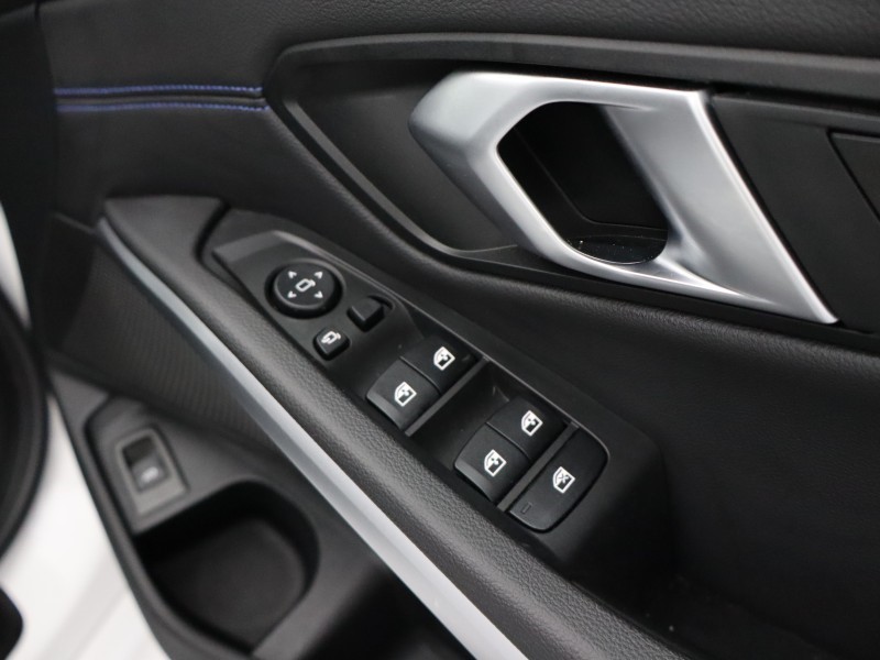 2025 (25) BMW 3 SERIES 320i M Sport 5dr Step Auto 4734940