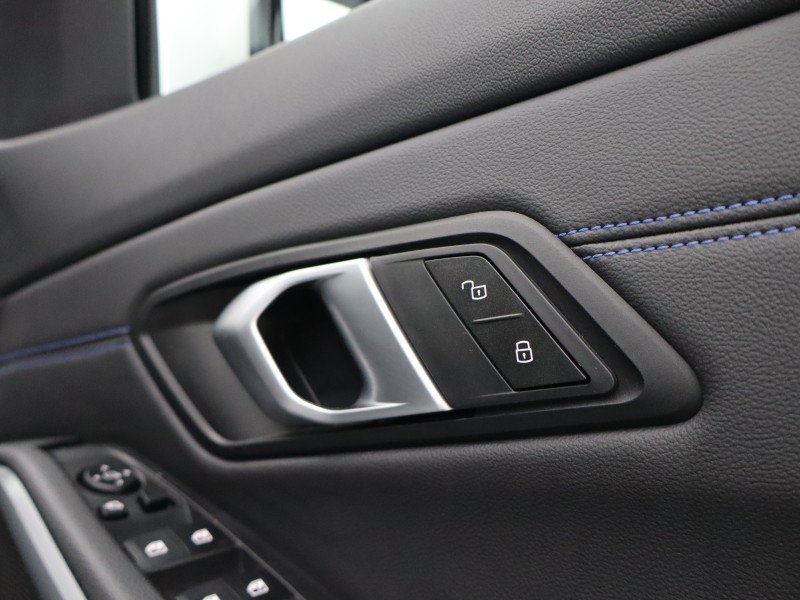 2025 (25) BMW 3 SERIES 320i M Sport 5dr Step Auto 4734939