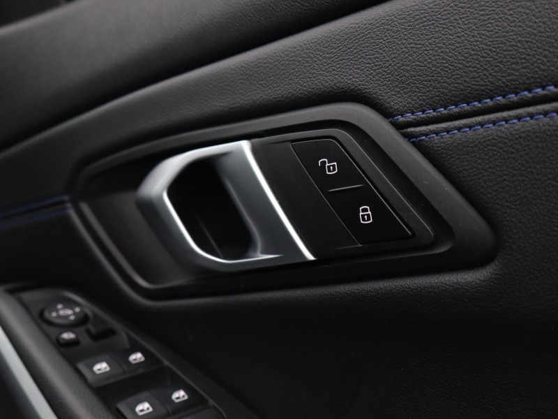 2025 (25) BMW 3 SERIES 320i M Sport 4dr Step Auto 4736376