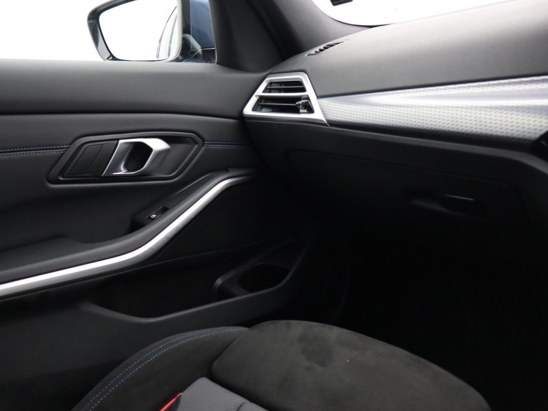 2025 (25) BMW 3 SERIES 320i M Sport 4dr Step Auto 4736390