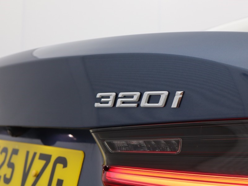2025 (25) BMW 3 SERIES 320i M Sport 4dr Step Auto 4736351