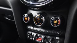 2022 (22) MINI HATCHBACK 1.5 Cooper Exclusive 5dr Auto 4756746