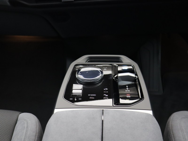 2025 (75) BMW iX 300kW xDrive45 M Sport 101kWh 5dr Auto 5074975