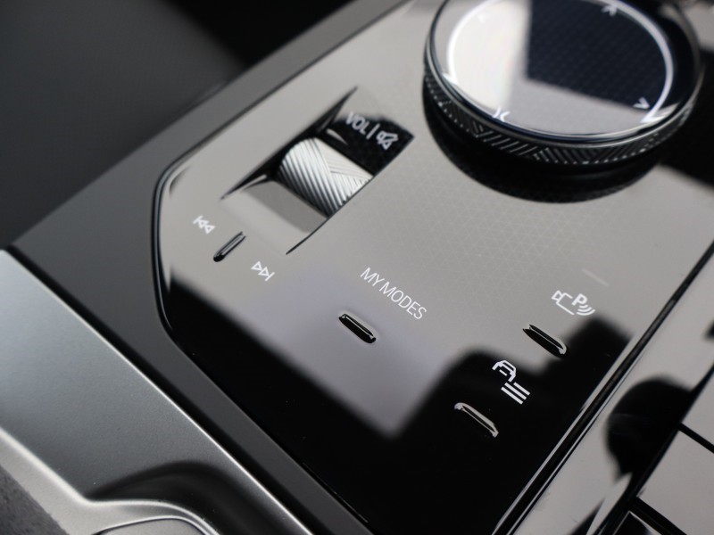 2025 (75) BMW iX 300kW xDrive45 M Sport 101kWh 5dr Auto 5074953