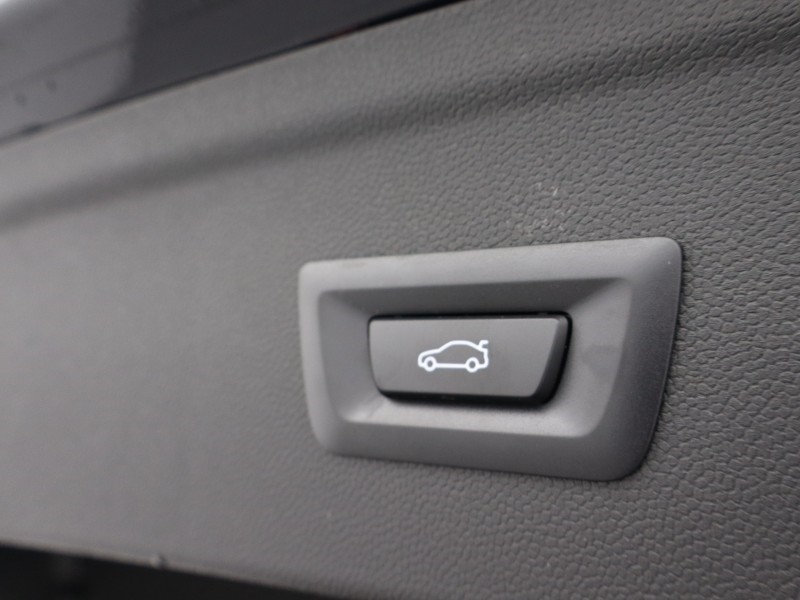 2025 (75) BMW iX 300kW xDrive45 M Sport 101kWh 5dr Auto 5074933