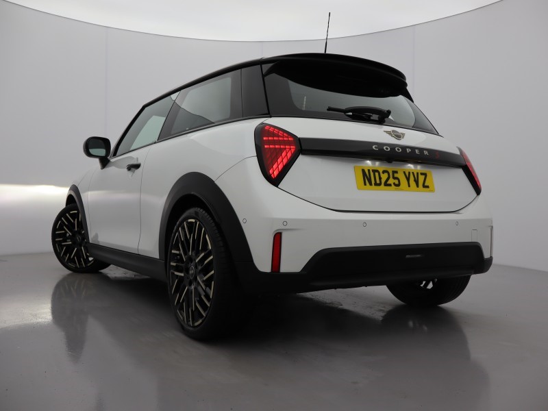 2025 (25) MINI COOPER 2.0 S Exclusive 3dr Auto 4782183