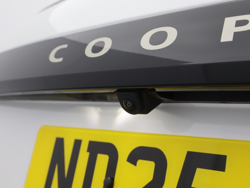 2025 (25) MINI COOPER 2.0 S Exclusive 3dr Auto 4782167