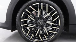 2025 (25) MINI COOPER 2.0 S Exclusive 3dr Auto 4782172