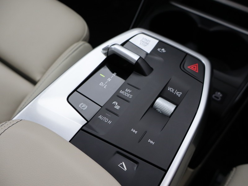 2025 (25) BMW 2 SERIES 230e xDrive Luxury 5dr DCT 4813261