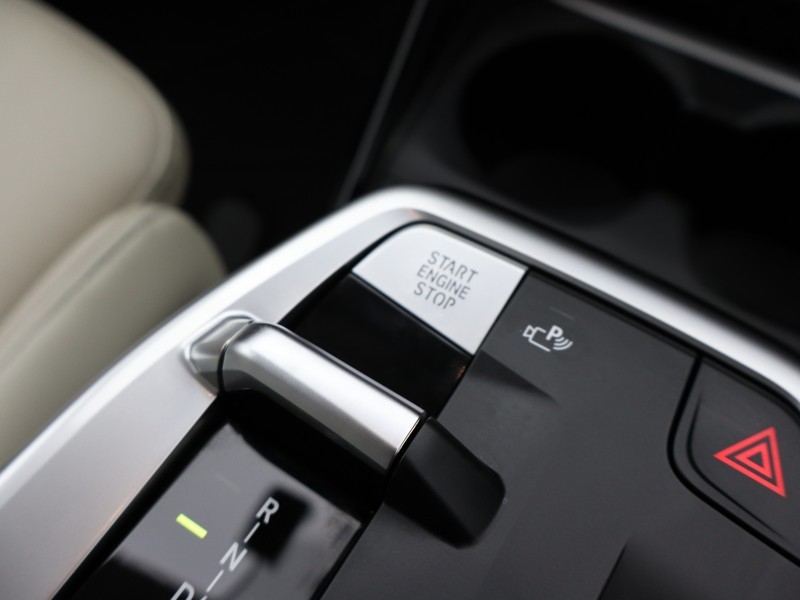 2025 (25) BMW 2 SERIES 230e xDrive Luxury 5dr DCT 4813263