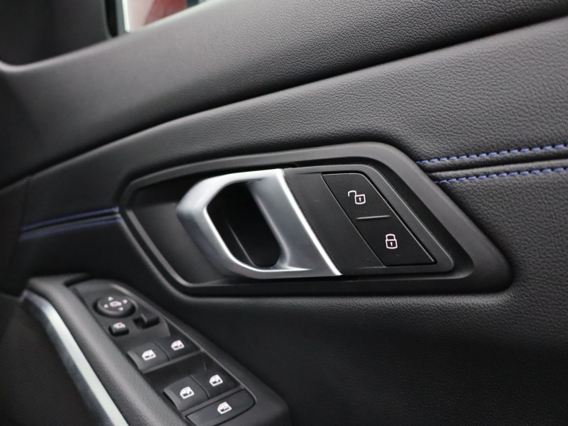 2025 (25) BMW 3 SERIES 320i M Sport 4dr Step Auto 4802321