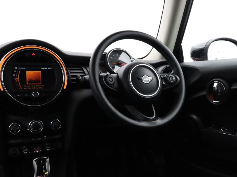 2020 (70) MINI HATCHBACK 1.5 Cooper Classic II 3dr Auto 4855849