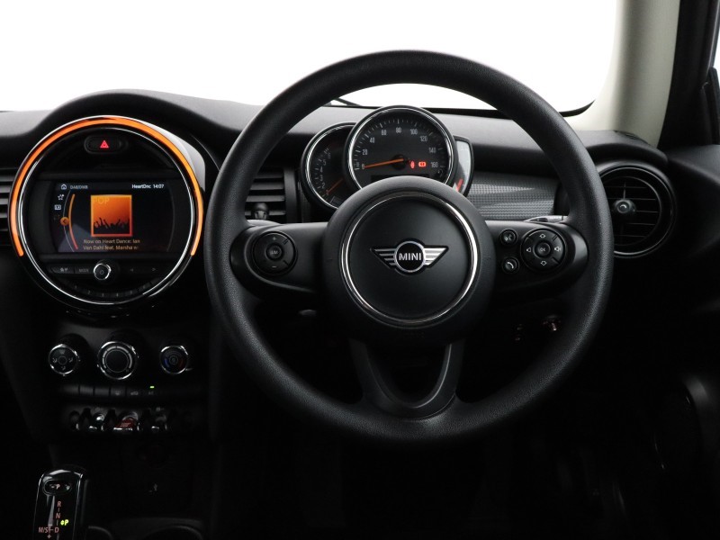 2020 (70) MINI HATCHBACK 1.5 Cooper Classic II 3dr Auto 4855848