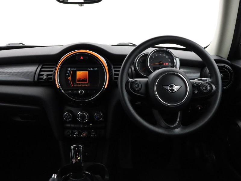 2020 (70) MINI HATCHBACK 1.5 Cooper Classic II 3dr Auto 4855847