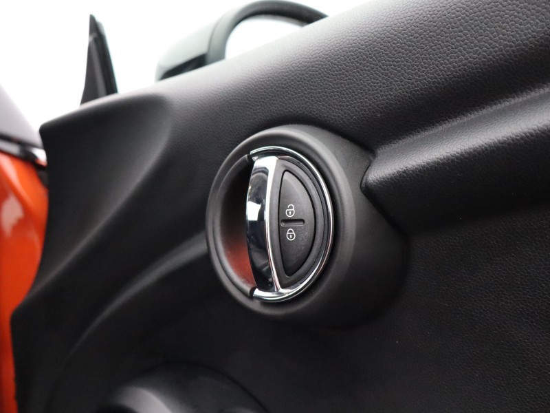 2020 (70) MINI HATCHBACK 1.5 Cooper Classic II 3dr Auto 4855843