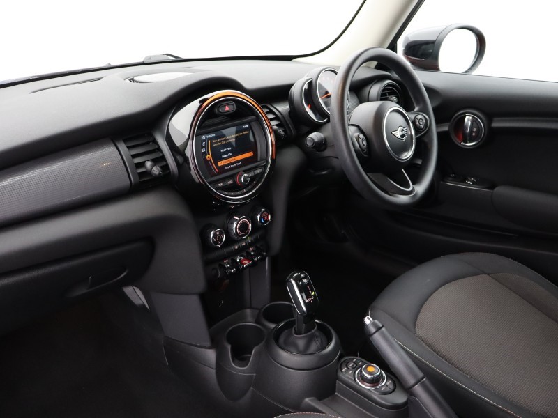 2020 (70) MINI HATCHBACK 1.5 Cooper Classic II 3dr Auto 4855842