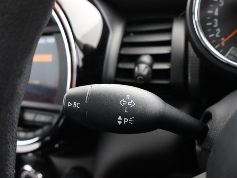 2020 (70) MINI HATCHBACK 1.5 Cooper Classic II 3dr Auto 4855867