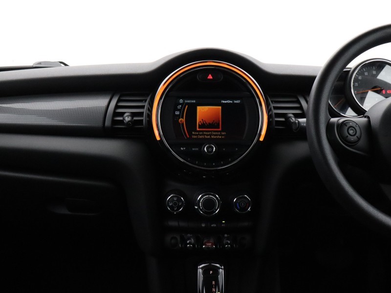 2020 (70) MINI HATCHBACK 1.5 Cooper Classic II 3dr Auto 4855850