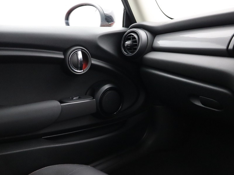 2020 (70) MINI HATCHBACK 1.5 Cooper Classic II 3dr Auto 4855860