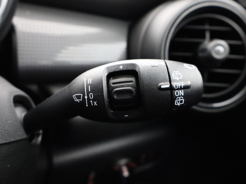 2020 (70) MINI HATCHBACK 1.5 Cooper Classic II 3dr Auto 4855866