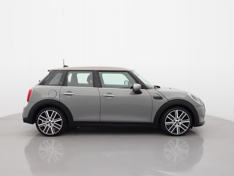 2022 (72) MINI HATCHBACK 1.5 Cooper Exclusive 5dr Auto 4922525