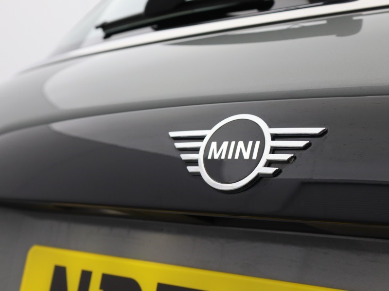 2022 (72) MINI HATCHBACK 1.5 Cooper Exclusive 5dr Auto 4850381