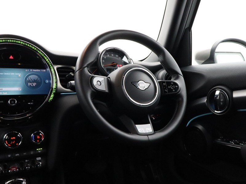 2022 (72) MINI HATCHBACK 1.5 Cooper Exclusive 5dr Auto 4850428