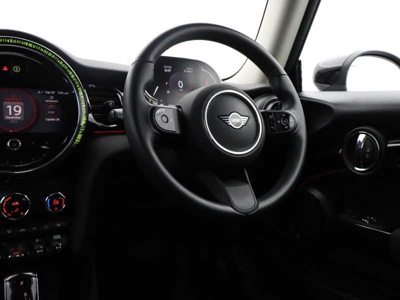 2023 (23) MINI HATCHBACK 1.5 Cooper Classic 3dr Auto 4895561