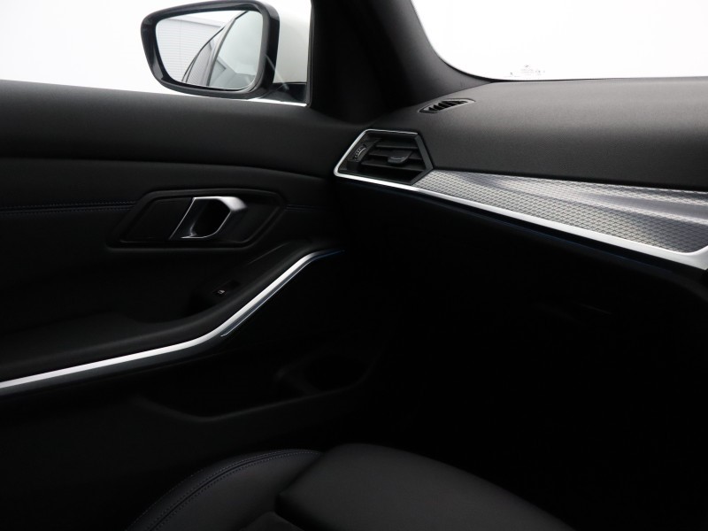 2024 (73) BMW 3 SERIES 330e M Sport 4dr Step Auto 4957408