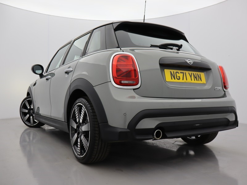 2022 (71) MINI HATCHBACK 1.5 Cooper Exclusive 5dr 4954199