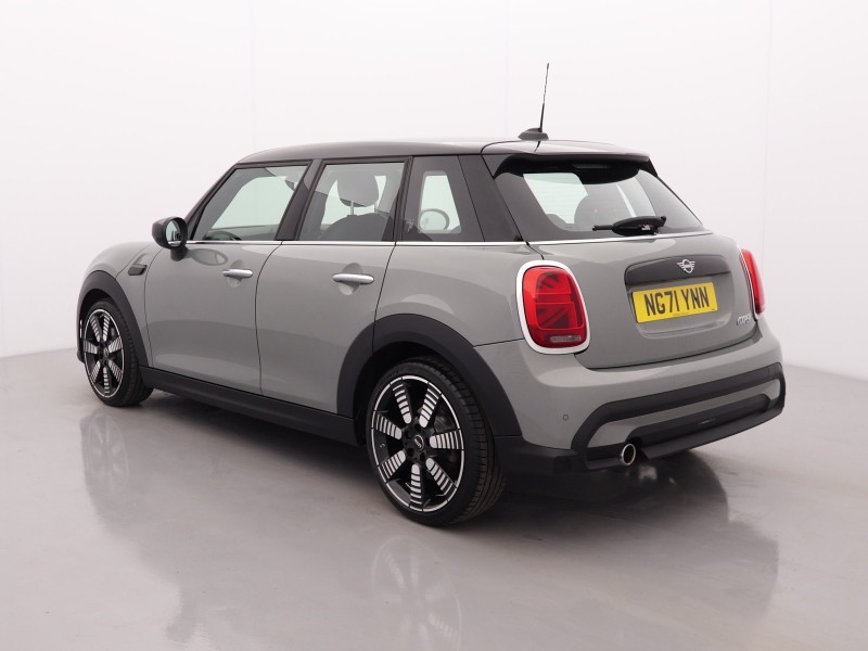 2022 (71) MINI HATCHBACK 1.5 Cooper Exclusive 5dr