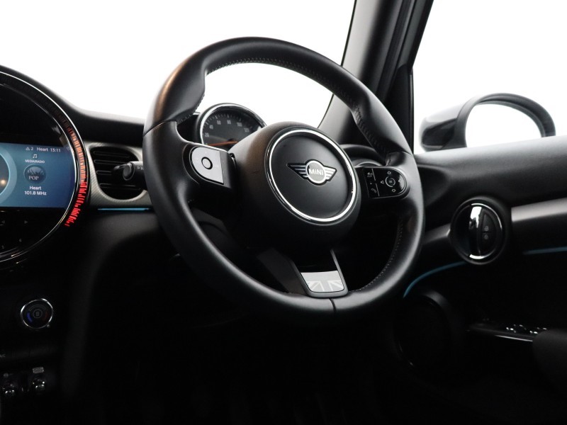 2022 (71) MINI HATCHBACK 1.5 Cooper Exclusive 5dr 4954218