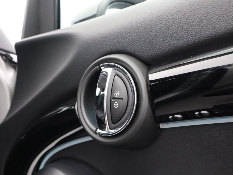 2023 (23) MINI HATCHBACK 1.5 Cooper Classic Premium 5dr Auto 4925099