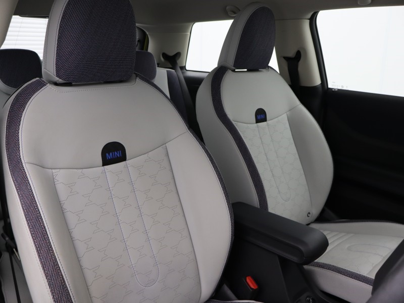 2024 (74) MINI COOPER 1.5 C Classic 3dr Auto 4940762