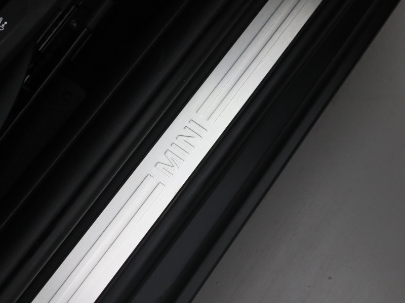 2024 (74) MINI COOPER 1.5 C Classic 3dr Auto 4940763