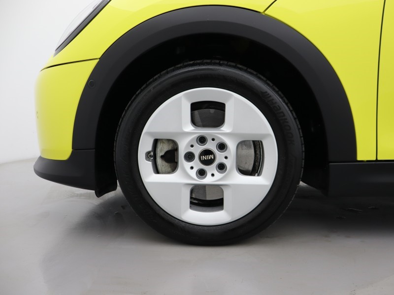 2024 (74) MINI COOPER 1.5 C Classic 3dr Auto 4940757