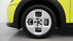 2024 (74) MINI COOPER 1.5 C Classic 3dr Auto 4940757