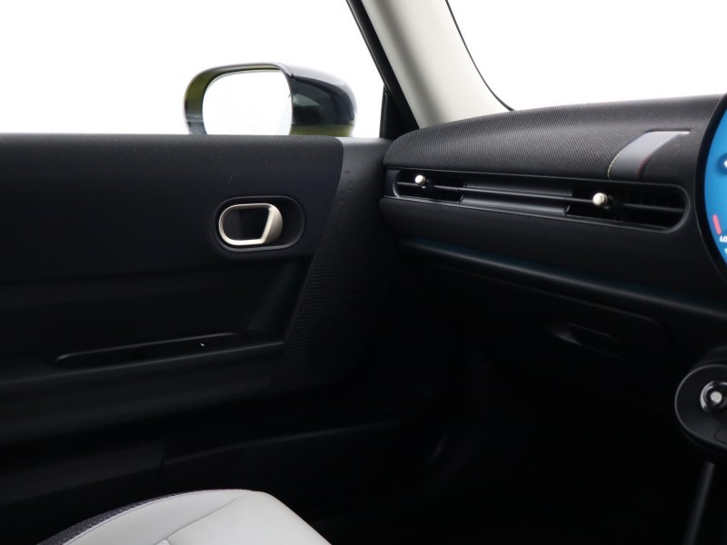 2024 (74) MINI COOPER 1.5 C Classic 3dr Auto 4940793