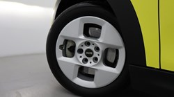 2024 (74) MINI COOPER 1.5 C Classic 3dr Auto 4940777