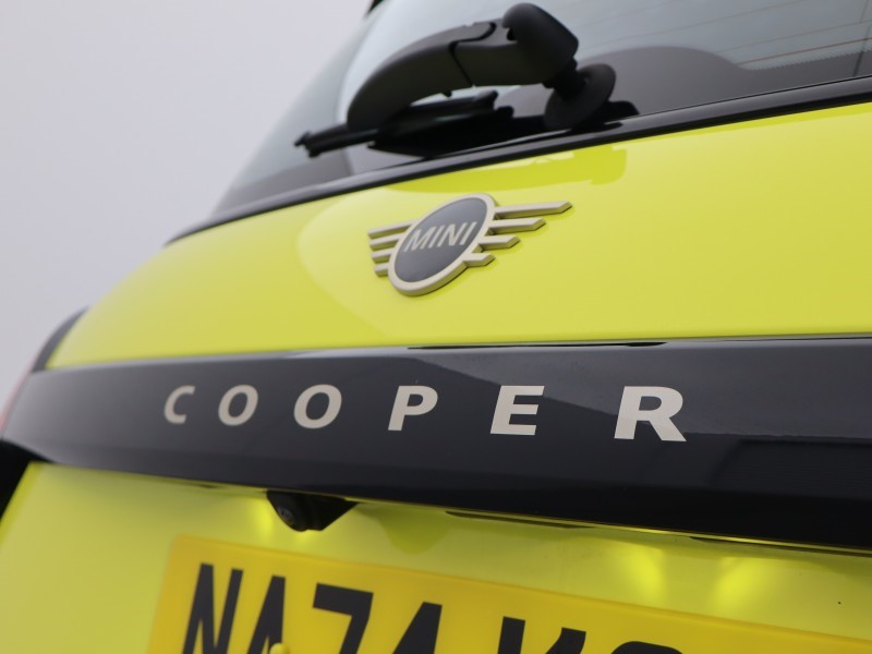 2024 (74) MINI COOPER 1.5 C Classic 3dr Auto 4940753