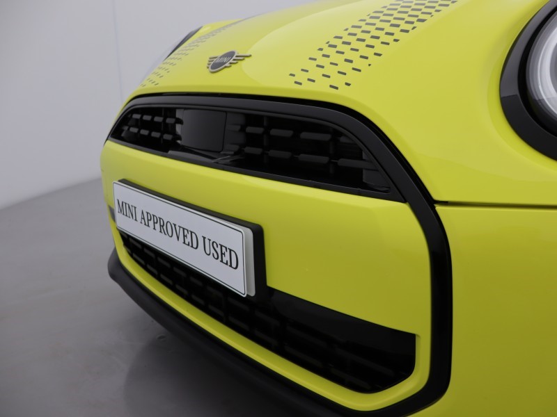 2024 (74) MINI COOPER 1.5 C Classic 3dr Auto 4940760