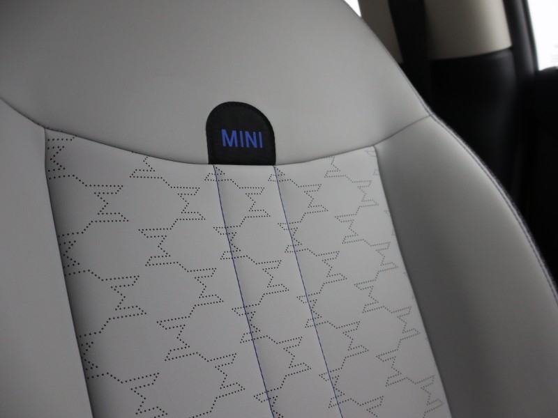 2024 (74) MINI COOPER 1.5 C Classic 3dr Auto 4940795