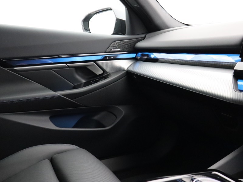 2025 (75) BMW 5 SERIES 520i M Sport Pro 4dr Auto 5215836