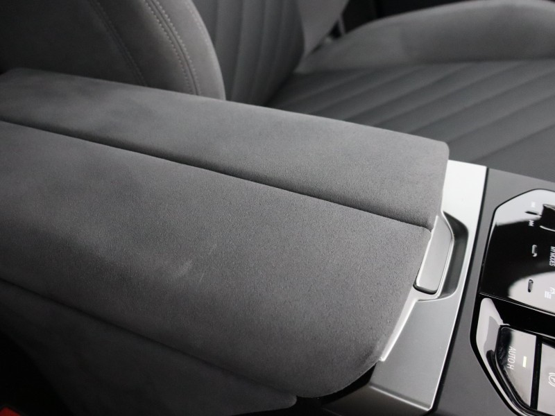 2025 (75) BMW iX 300kW xDrive45 M Sport 101kWh 5dr Auto 5228357