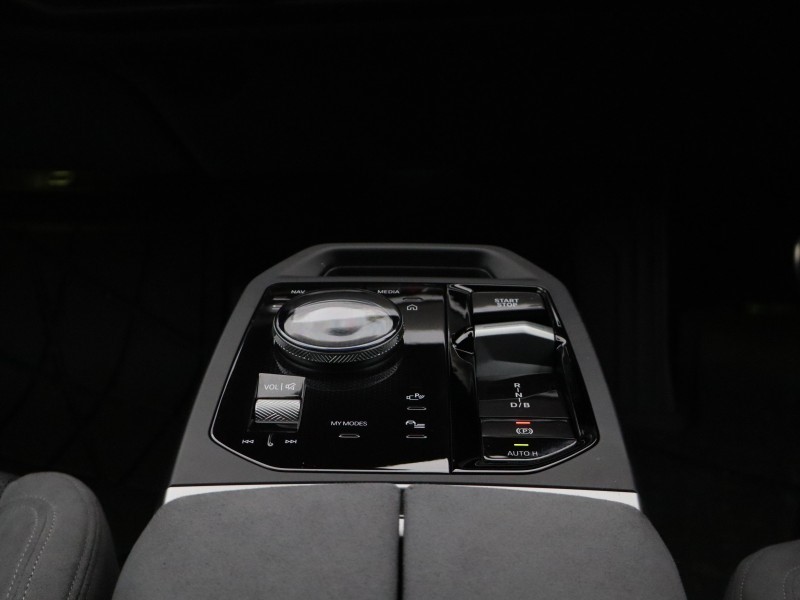 2025 (75) BMW iX 300kW xDrive45 M Sport 101kWh 5dr Auto 5228372